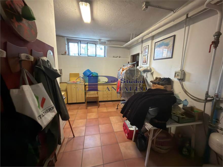 Photo 33